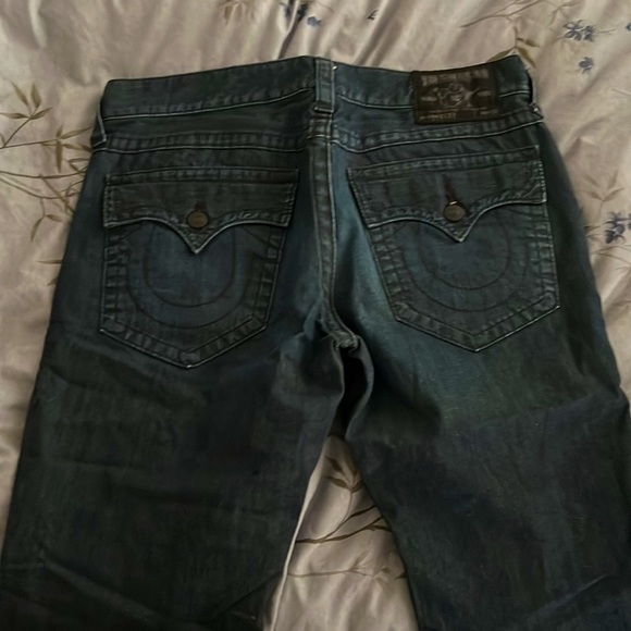 True Religion Ricky Fit, straight leg silhouette. Dark wash jeans. - Picture 5 of 5